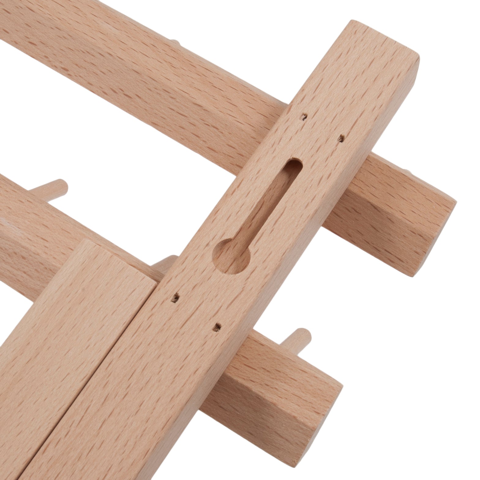 מעמד מחזיק 60 חוטי תפירה או רקמה