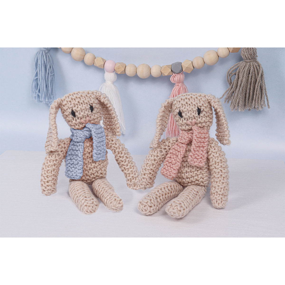 ערכת סריגה למתחילים – ארנבון עם צעיף