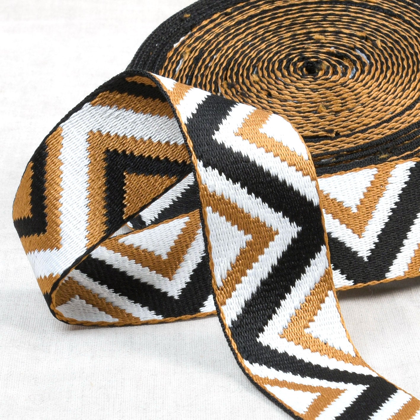 סרט רצועה לתיק – בז׳/שחור, רוחב 38 מ״מ