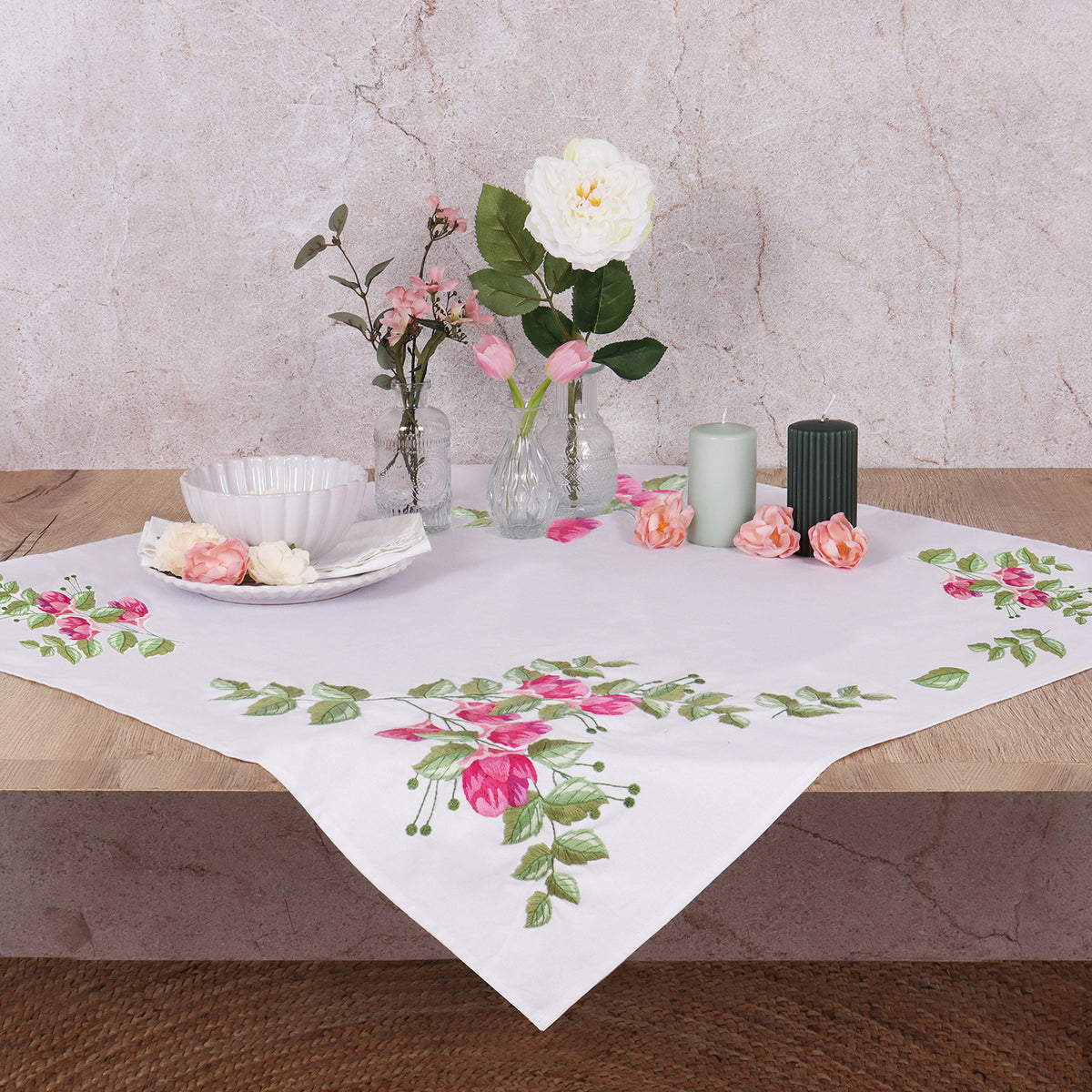 ערכת רקמה למפת שולחן – ורדים קלאסיים 80x80 cm