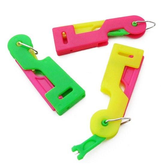 משחיל חוט למחט