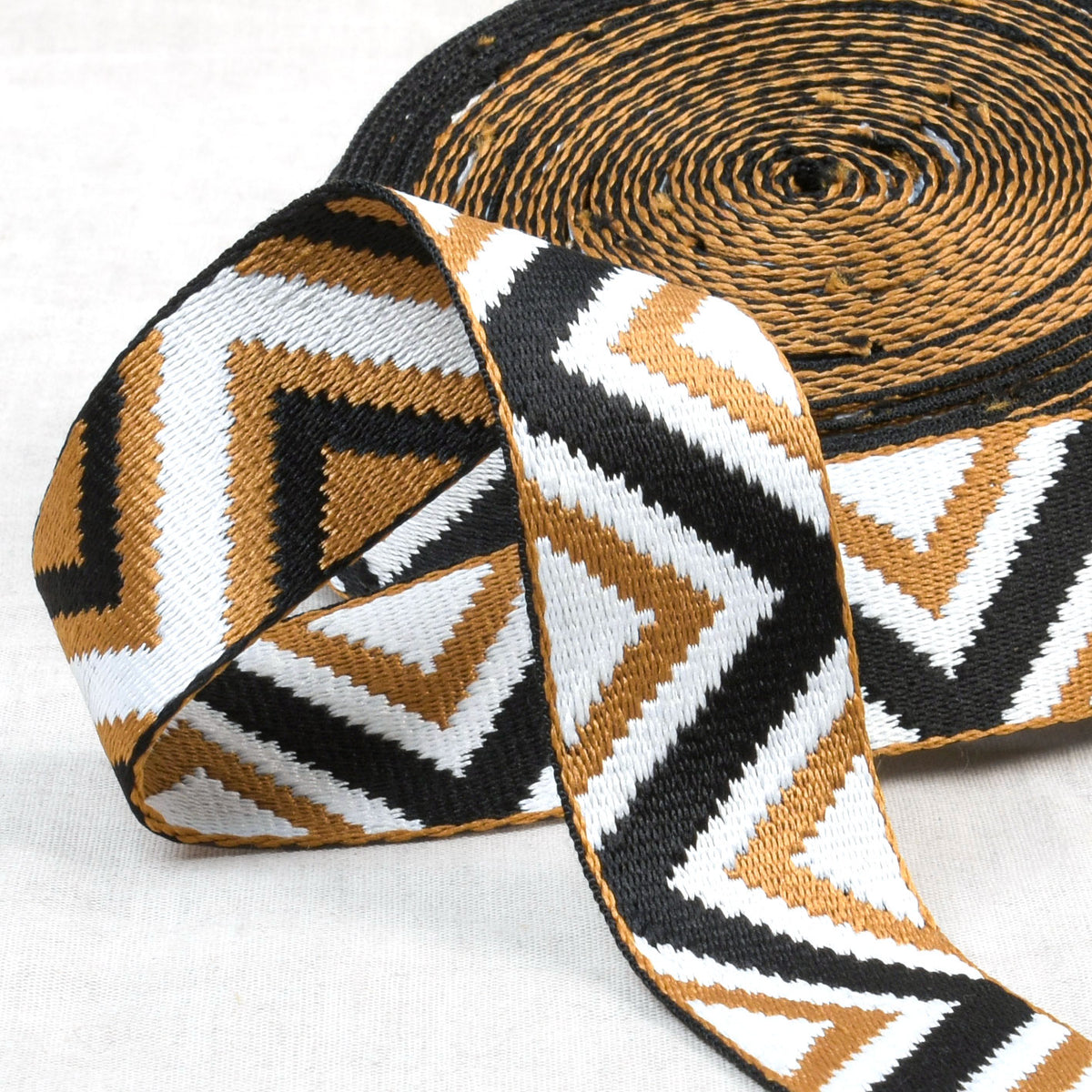 סרט רצועה לתיק – בז׳/שחור, רוחב 38 מ״מ